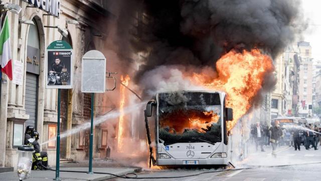 Roma'da yanan otobüs