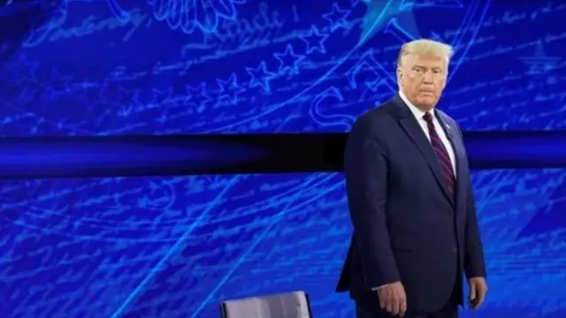 Tổng thống Trump bị cáo buộc đã chậm triển khai các biện pháp ngăn chặn virus.