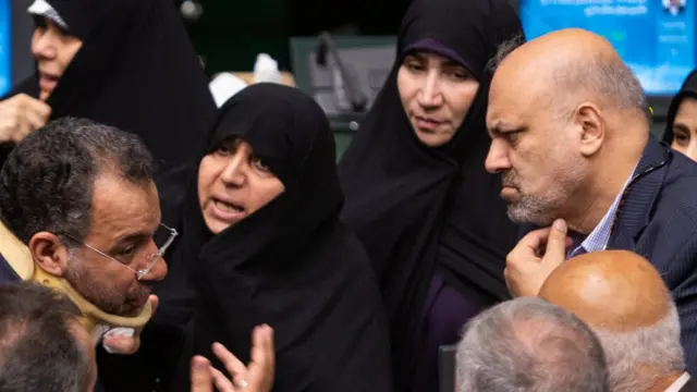 اعتراض گروهی از نمایندگان مجلس به امیرحسین بانکیپور