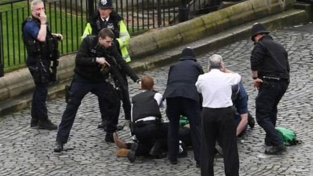 लंदन हमले के बाद पुलिस.