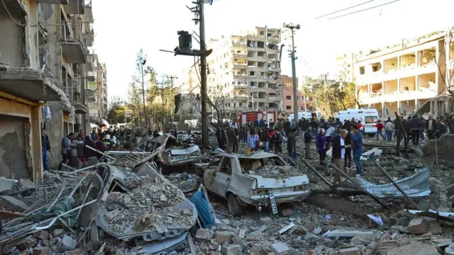 انفجارمهیبی در مقابل یک مرکز پلیس در شهر دیاربکر در جنوب شرق ترکیه