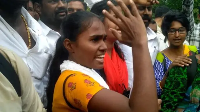 போராட்டத்தில் மாணவி வளர்மதி.