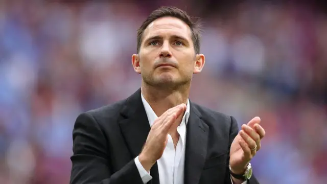 Лэмпард следит за игрой команды "Дерби Каунти"