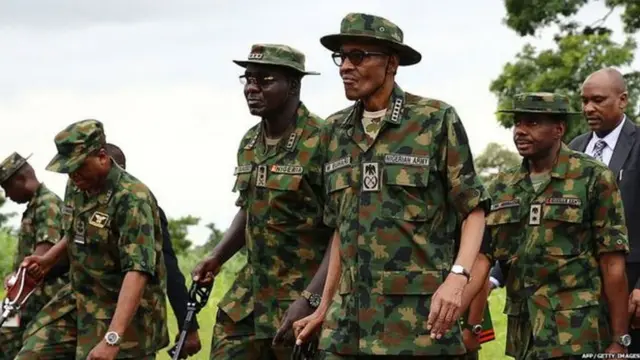 Aworan AAre Buhari ati awọn ọmọ ogun