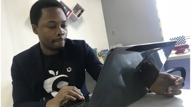 ኦስካር ኢፖኒሞ