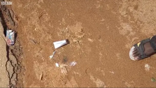 Gun cartridge wey fall for ground during di gbege