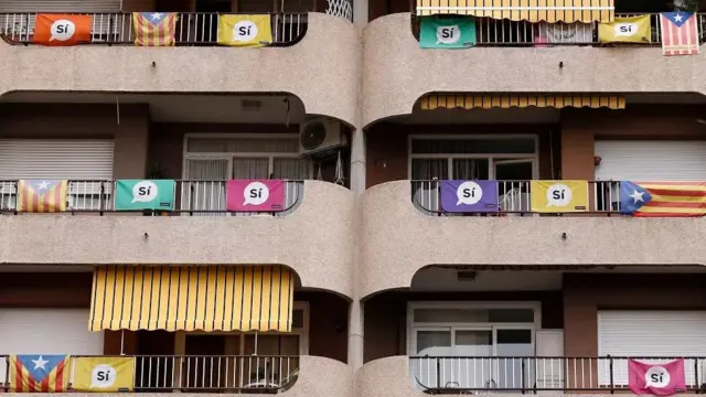 Балконы с флагами