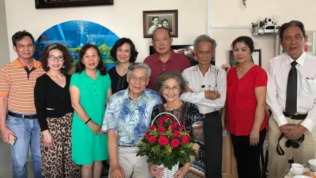 Bạn bè cùng chia vui khi biết tin Diễn viên Kim Chi và TS tâm lý Mạc Văn Trang kết hôn