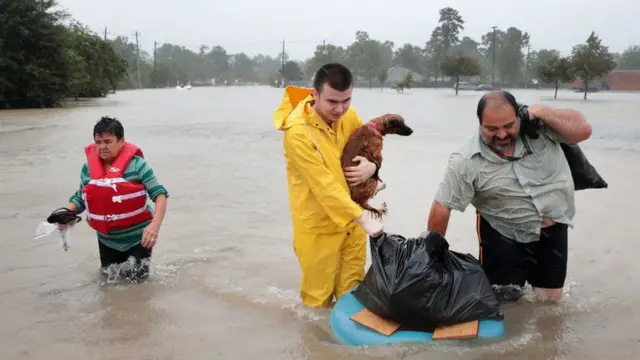 люди в воде