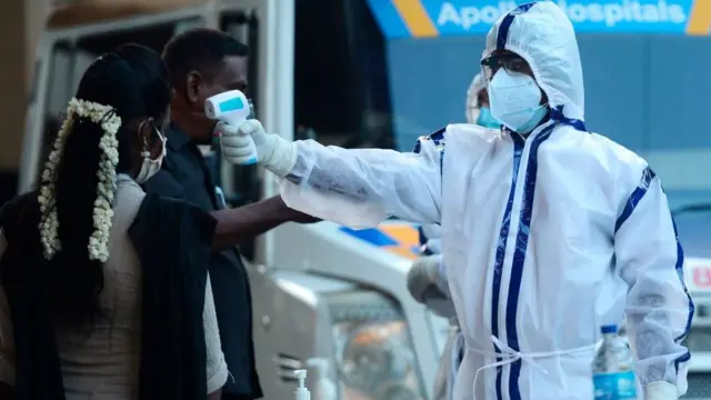 ஏற்கனவே மருத்துவமனைகளில் படுக்கைகள் பற்றாற்குறை இருப்பதாக தெரிகிறிது.