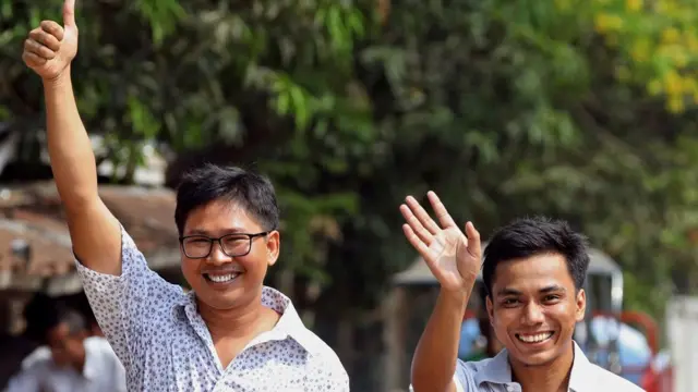 နိုင်ငံတော်လျှို့ဝှက်ချက်ဥပဒေနဲ့ ဖမ်းဆီးထောင်ချခံခဲ့ရတဲ့ ရိုက်တာသတင်းထောက်နှစ်ဦးကို သမ္မတက လွတ်ငြိမ်းချမ်းသာခွင့်ဖြင့် ပြန်လွှတ်