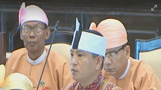 ပြန်လွတ်လာတဲ့ ဦးဝှေ့တင်းဟာ ပြီးခဲ့တဲ့အပတ်က လွှတ်တော်ပြန်တက်ခဲ့ပါတယ်။