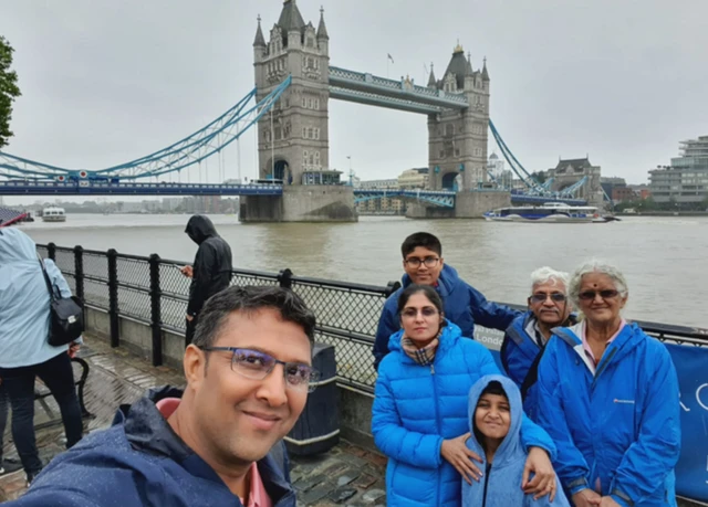 વિવેક પોતાના પરિવાર સાથે