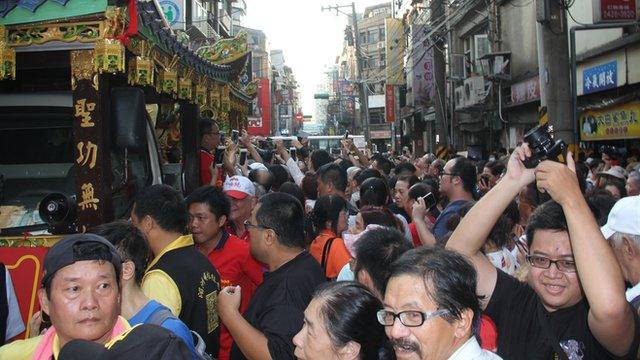从信众在台湾北部城市基隆迎接湄洲妈祖的盛大规模可以得知妈祖信仰在台湾的重要。