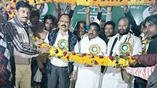 స్టేజీ మీద సైమన్ మరాండీ