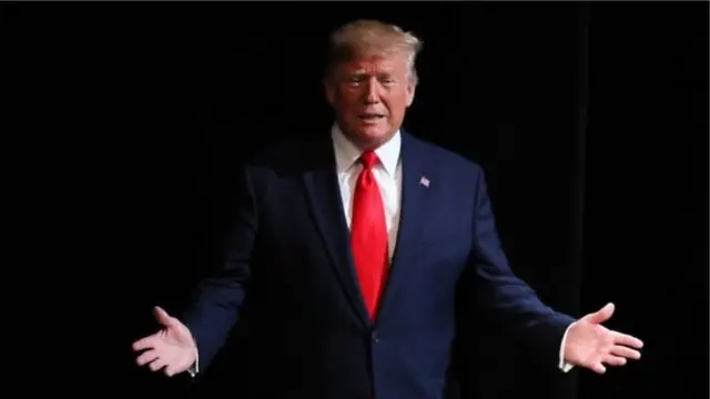 डोनाल्ड ट्रंप