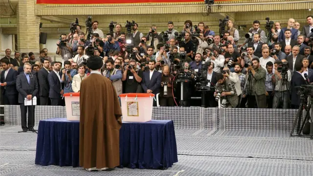 ایران کې د ولسمشریزو ټاکنو دولسمه دوره او د ښارونو او کلیو د اسلامي شورا د ټاکنو پنځمه دوره له روانه ده.