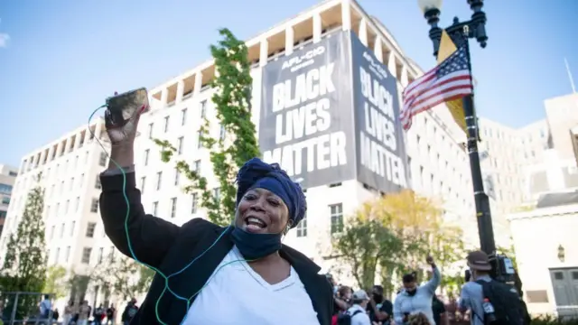 Shangwe katika viwanja vya Black Lives Matter Square, Washington
