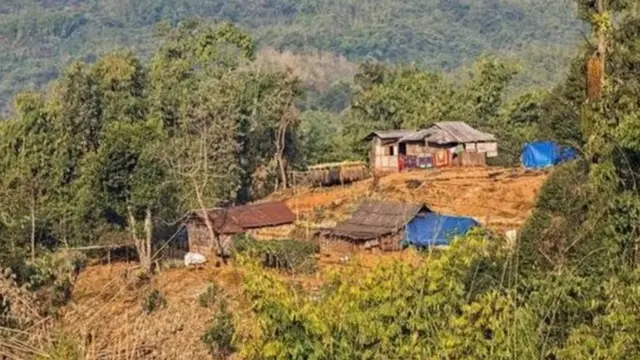 પર્વત પર બનેલા મકાન