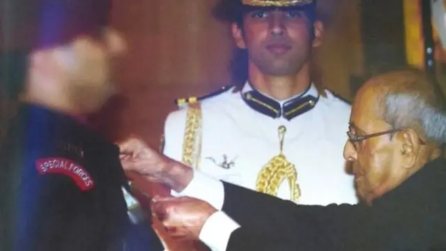 मेजर टैंगो को तत्कालीन राष्ट्रपति प्रणब मुखर्जी ने कीर्ति चक्र से सम्मानित किया