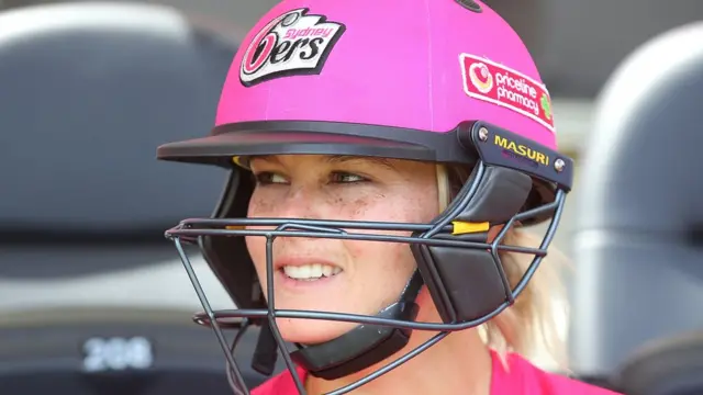 جنوبی افریقہ کی کپتان ڈین وان نیکرک (فائل فوٹو)