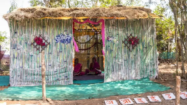 نمای مدرسه از بیرون