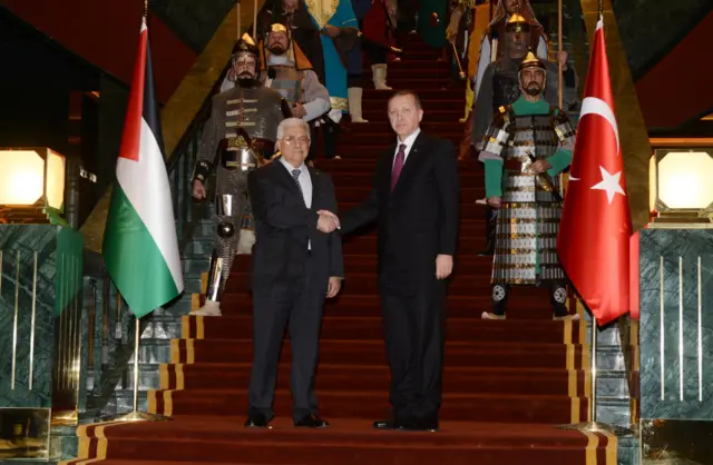 Erdogan sering kali mengecam keras Israel dan mendukung Presiden Palestina Mahmoud Abbas.