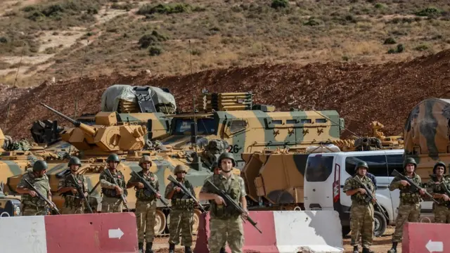 Türkiye-Suriye sınırındaki Türk zırhlıları