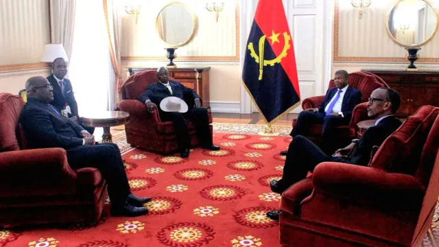 Bwana Kagame na Bwana Museveni mu kwezi gushize nanone bahuriye i Luanda mu biganiro byo kubumvikanisha
