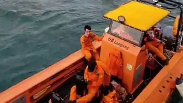 இந்தோனீசியா விபத்து: விமானத்தின் கருப்புப் பெட்டி மீட்பு