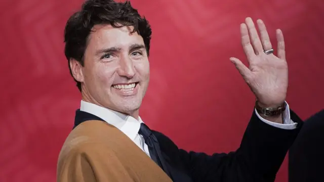 Премьер-министр Джастин Трюдо лично встречал сирийских беженцев в аэропорту