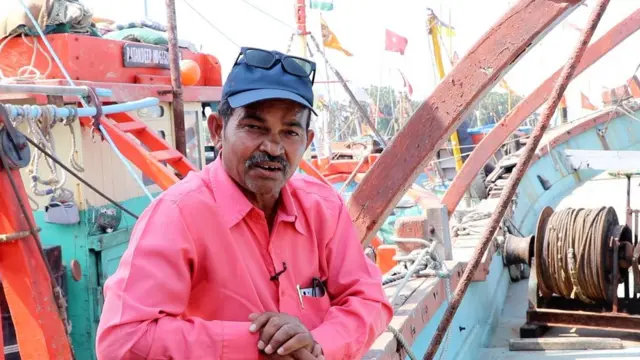 हर्जीभाई वैश्य 35 अपनी पांच फिशिंग बोट कबाड़ में बेच चुके हैं