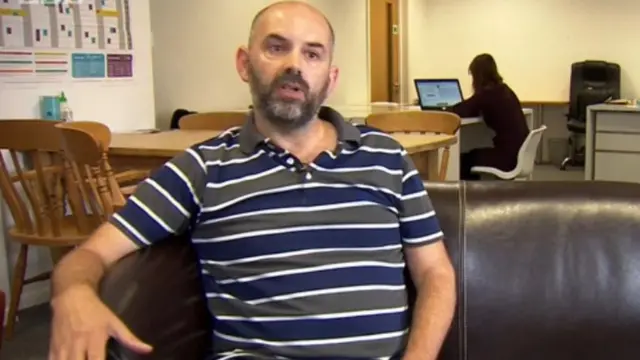 러스 토드는 주4일 근무가 끝나면 지역 학교 운영을 돕고 가족들과 시간을 보낸다