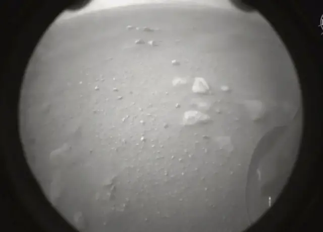 퍼시비어런스가 보내온 2번째 사진