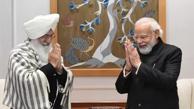 વડા પ્રધાન નરેન્દ્ર મોદી સાથે રાધા સ્વામી સત્સંગ બ્યાસના પ્રમુખ બાબા ગુરિંદર સિંહ ઢિલ્લોં