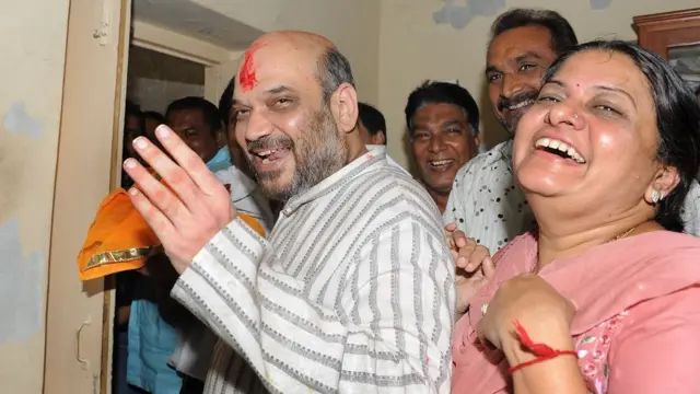 சொராபுதீன் வழக்கில் அமித் ஷாவுக்கு பிணை கிடைத்தபோது எடுக்கப்பட்ட படம்