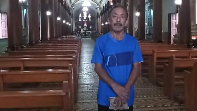 Óscar en la iglesia