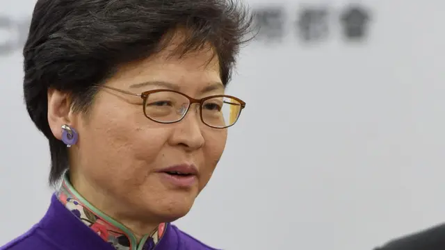 林郑月娥在香港特区政府驻北京办事处会见记者（中新社图片12/11/2018）