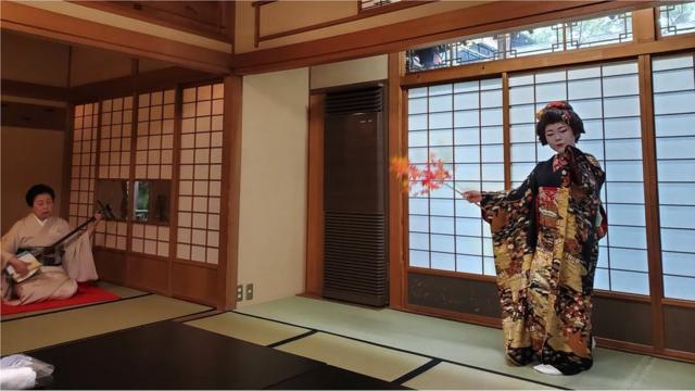 Žene i Daleki istok: Gejgi iz Nigate, „druge“ japanske gejše - BBC News ...