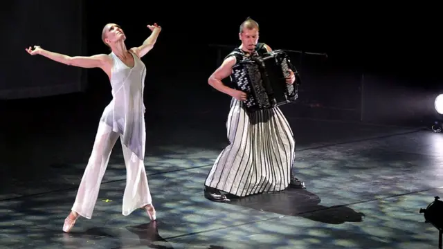 Балерина Минна Тервамяки (слева на снимке) в прошлом году была названа одним из самых позитивных людей в Финляндии