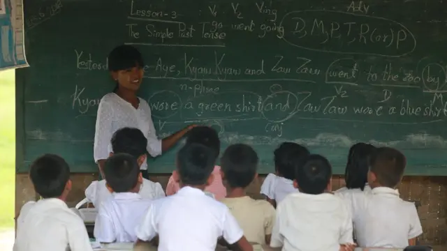 ပညာရေးတက္ကသိုလ်၊ ပညာရေးကောလိပ်ဝင်ခွင့်နှင့် အခြား ဆရာဖြစ်သင်တန်းများမှာ ဆရာ၊ ဆရာမလောင်းများ ကိုယ်လက်အင်္ဂါပြည့်စုံ၊ မပြည့်စုံ အစစ်ခံကြဆဲဖြစ်တယ်