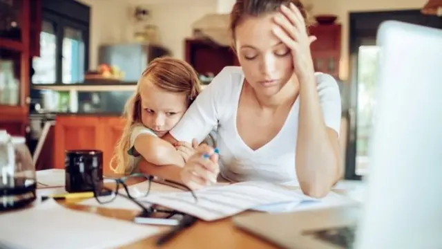 Masu shekaru 30 da 'yan kai na fama da ayyuka da iyalai