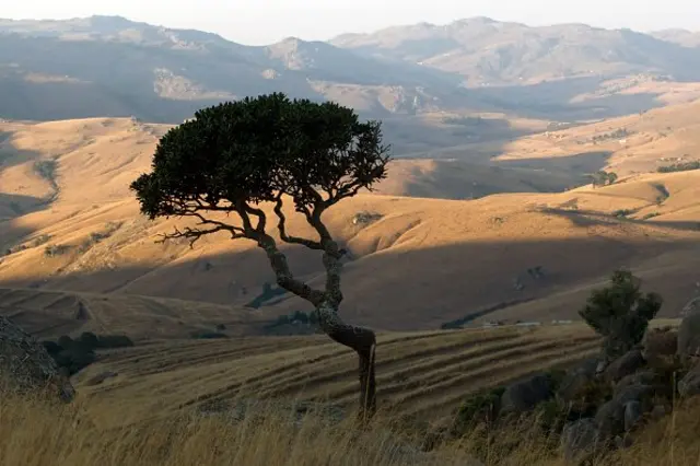 Pemandangan pegunungan Drakensberg di sisi utara Mbabane, Swaziland.