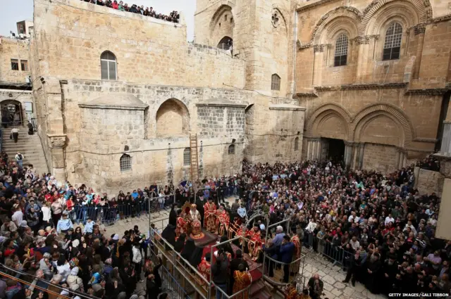 पवित्र चर्च