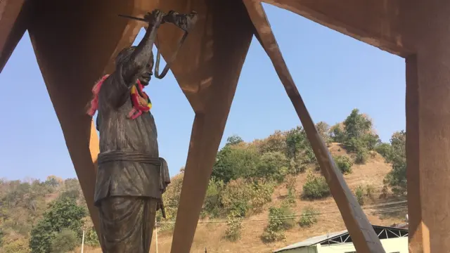 ఆదివాసీలు వర్సెస్ లంబాడాలు