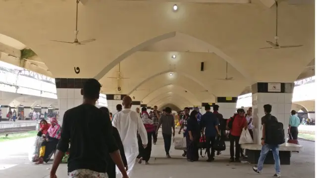 কর্মী সংকটে যাত্রীরাই সবচাইতে ভুক্তভোগী।