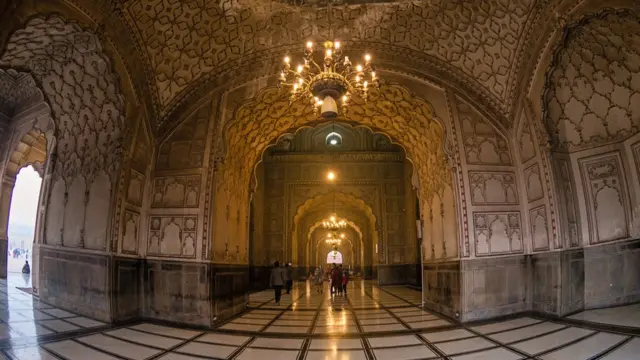 باشاہی مسجد، لاہو