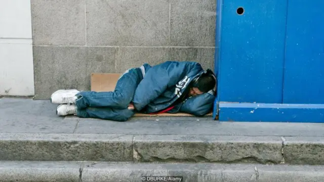 प्राइस अपने पैसे ग़रीबों में बांट देते थे