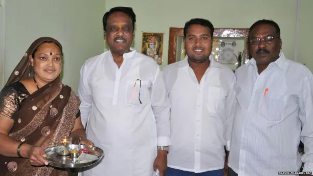 माजी आमदार अनिल राठोड यांच्यासमवेत कोतकर कुटुंबिय