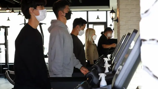 헬스장 등 실내체육시설 러닝머신을 이용하려면 백신 패스가 있어야 한다